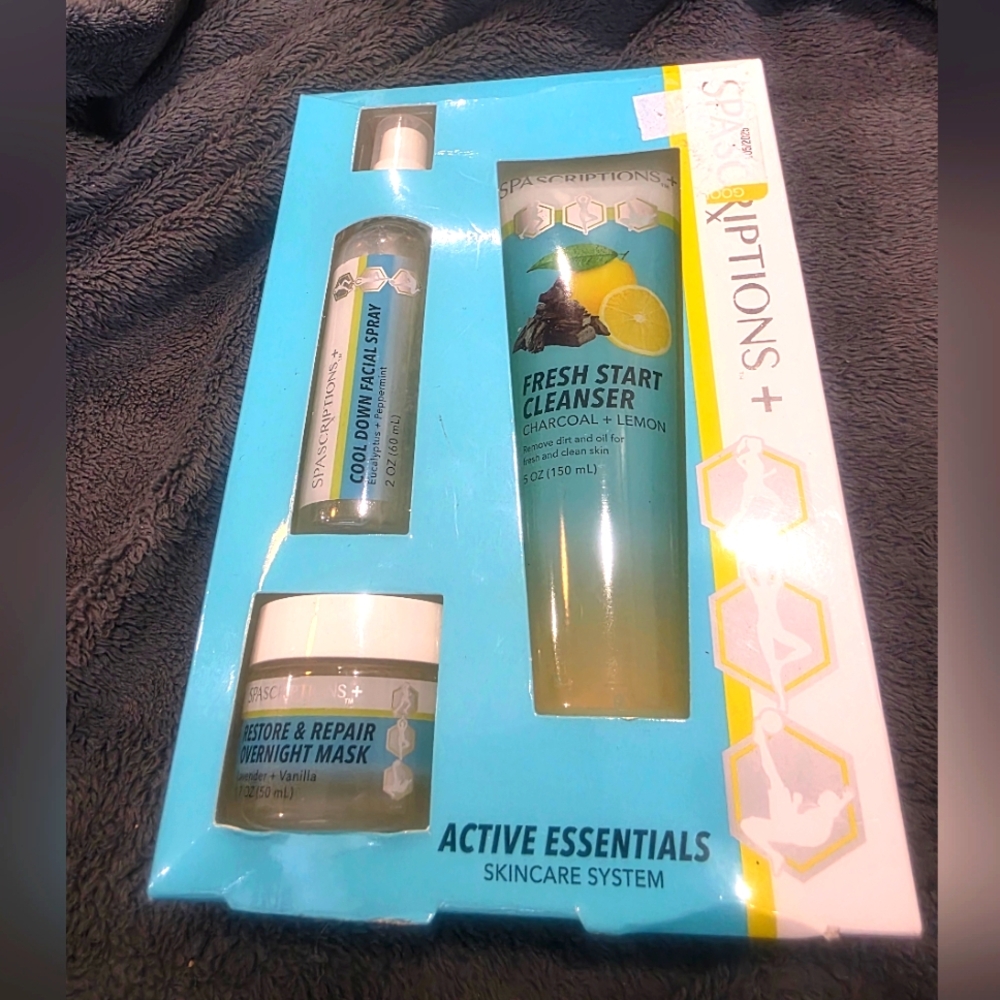 NWOT Active essentials beauty skincare kit